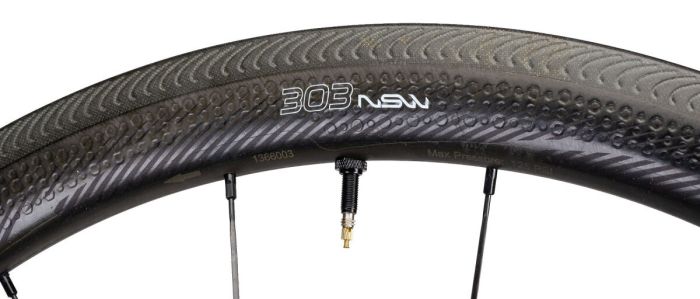 Колесо ZIPP 303 NSW Carbon Tubeless Rim Brake 700c Rear 24Spokes SRКолесо ZIPP 10/11sp Quick Release Standard Graphic A2