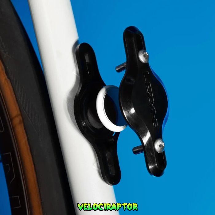 Кріплення Apple airtag Lezyne MATRIX BIKE TAGGER Black